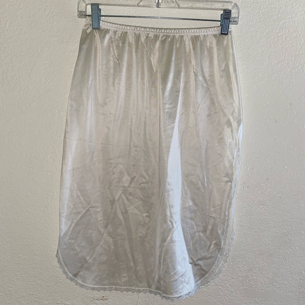 Double slit Vanity Fair skirt slip